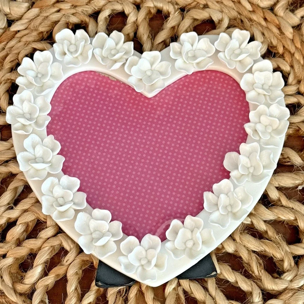 Ceramic Heart Photo Frame White Floral Wedding Valentine‎ Cottagecore 7.5